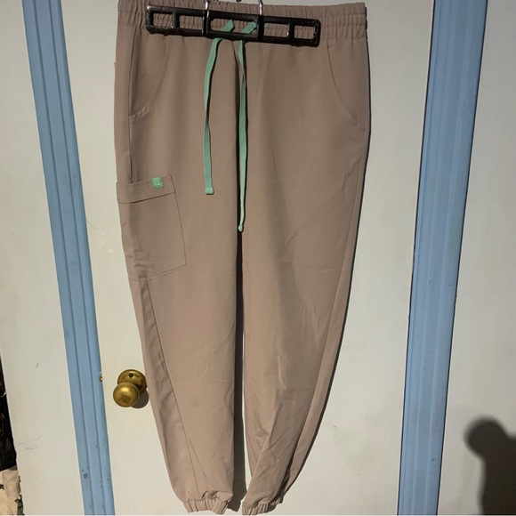 Rosie Re-Garde- Jogger Scrub Pants - Picture 4 of 7